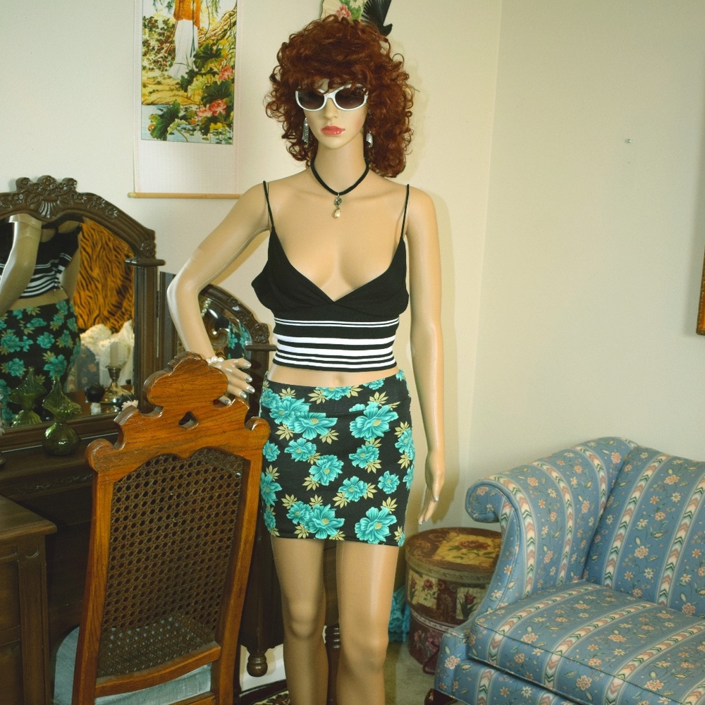 This is for the Green / Black Mini Skirt Only